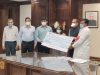 मुख्यमंत्री श्री चौहान को एग्रो निगम द्वारा लाभांश चेक भेंट