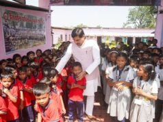 मुख्यमंत्री डॉ. यादव काफिला रुकवाकर पहुंचे स्कूल